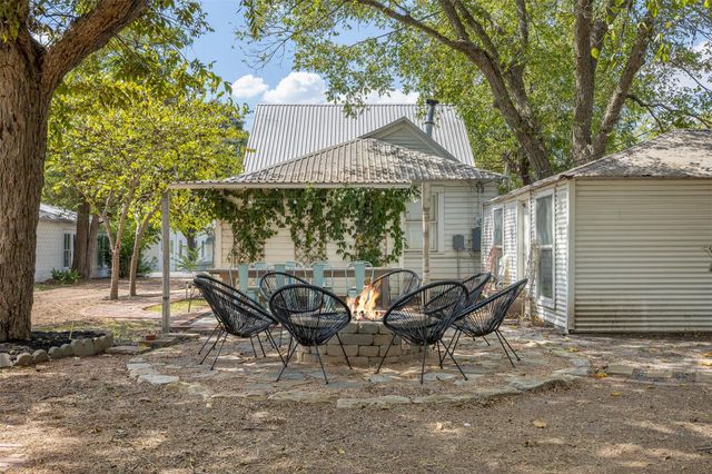 206 N Rusk, Fayetteville, TX 78940