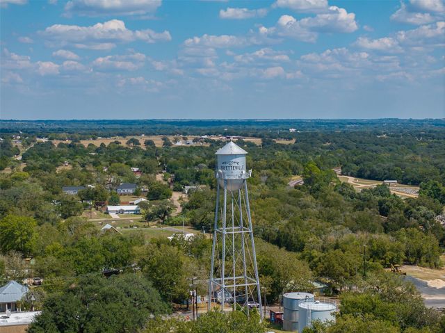 206 N Rusk, Fayetteville, TX 78940