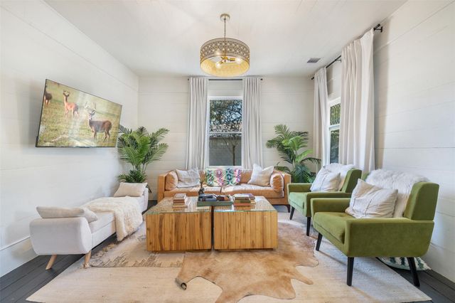 206 N Rusk, Fayetteville, TX 78940