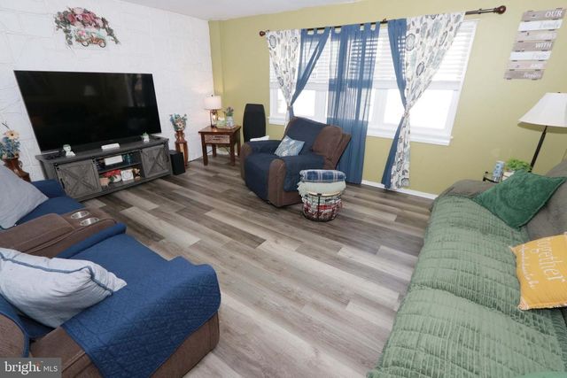 3652 E CROWN AVE, Philadelphia, PA 19114