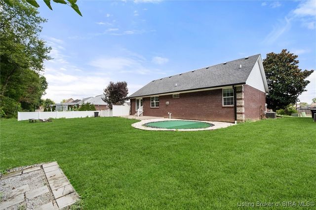 5600 Buckthorne Drive, Jeffersonville, IN 47130