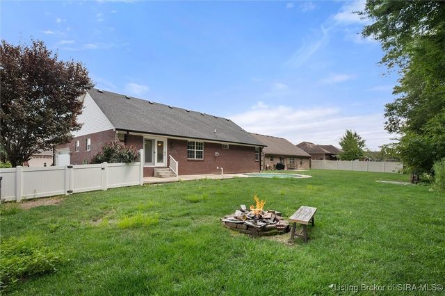 5600 Buckthorne Drive, Jeffersonville, IN 47130