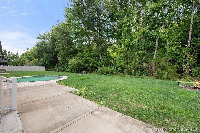 5600 Buckthorne Drive, Jeffersonville, IN 47130