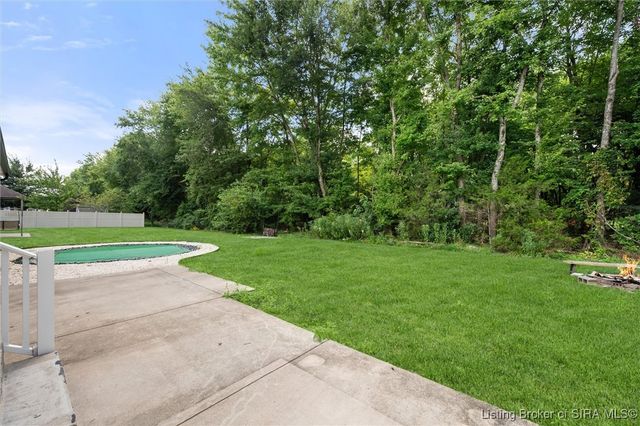 5600 Buckthorne Drive, Jeffersonville, IN 47130