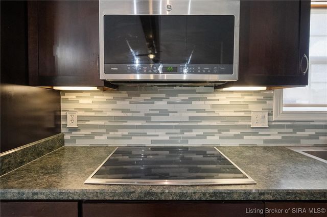 5600 Buckthorne Drive, Jeffersonville, IN 47130