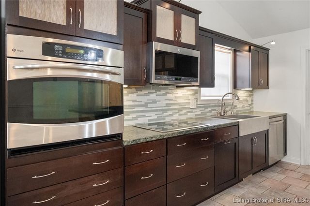 5600 Buckthorne Drive, Jeffersonville, IN 47130