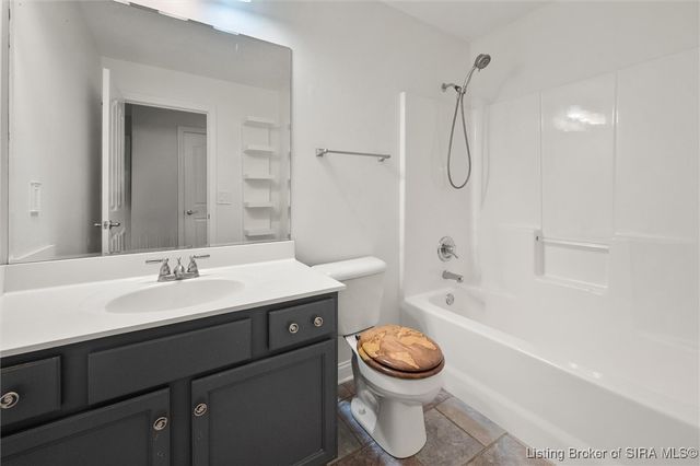 5600 Buckthorne Drive, Jeffersonville, IN 47130