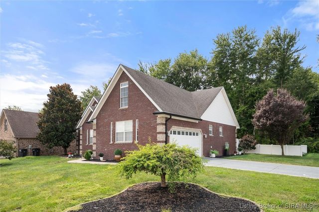 5600 Buckthorne Drive, Jeffersonville, IN 47130