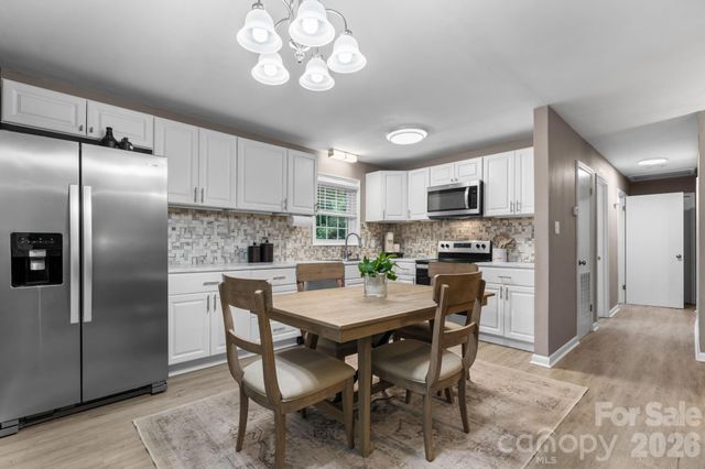 1172 Sunset Court, Conover, NC 28613
