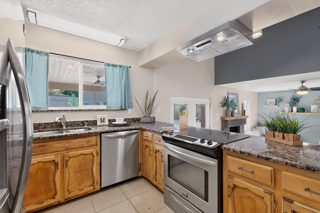9616 Candle Lane NE, Albuquerque, NM 87111