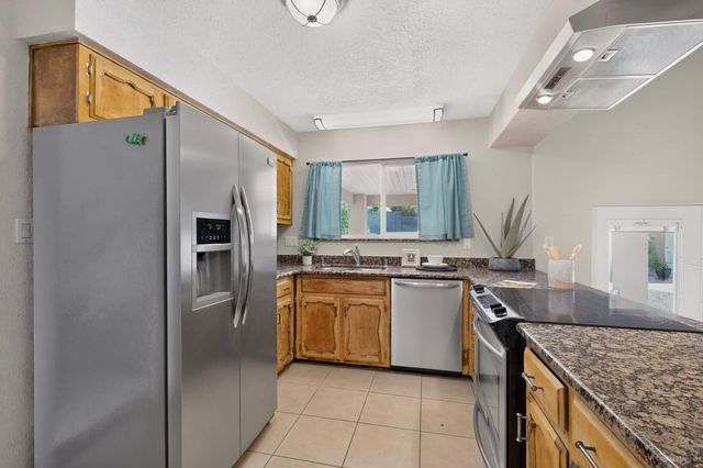 9616 Candle Lane NE, Albuquerque, NM 87111