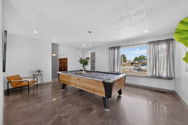 9616 Candle Lane NE, Albuquerque, NM 87111