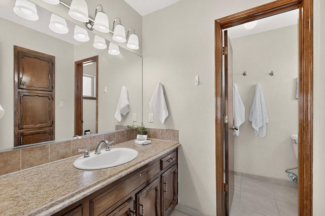 9616 Candle Lane NE, Albuquerque, NM 87111
