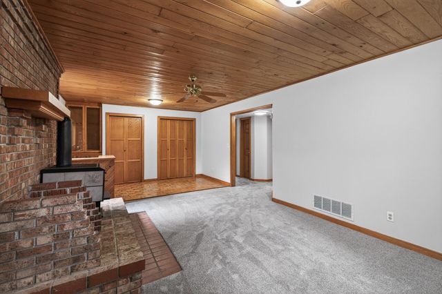 23045 Plateau Drive, Lakeville, MN 55044