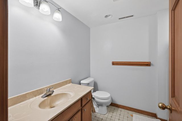 23045 Plateau Drive, Lakeville, MN 55044