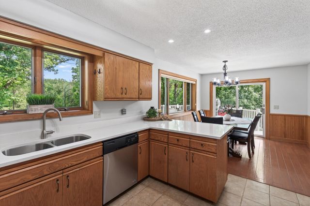 23045 Plateau Drive, Lakeville, MN 55044