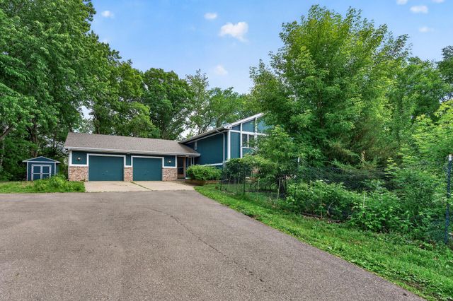 23045 Plateau Drive, Lakeville, MN 55044