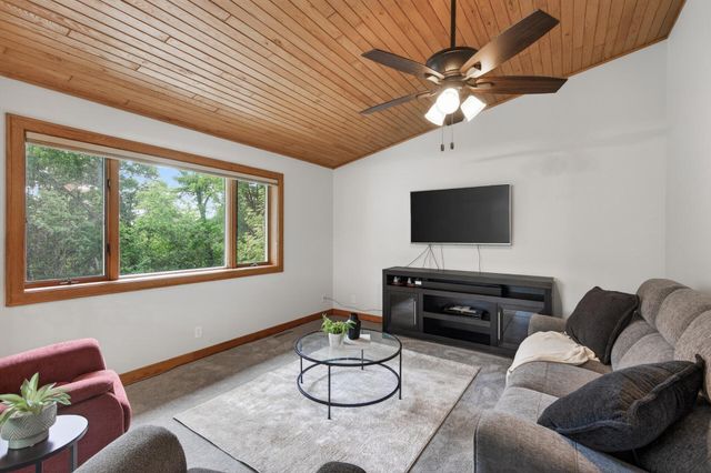 23045 Plateau Drive, Lakeville, MN 55044