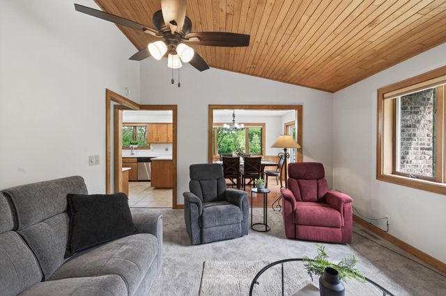 23045 Plateau Drive, Lakeville, MN 55044