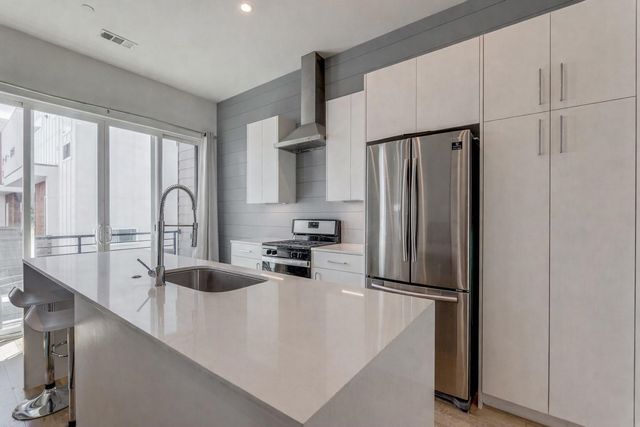 1514 N Washington 105, Dallas, TX 75204