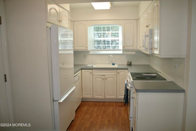 16 Apple Drive, Spring Lake Heights, NJ 07762