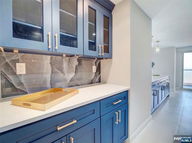377 S Harrison Street 17F, East Orange, NJ 07018