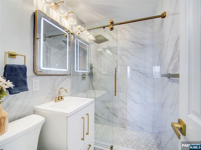 377 S Harrison Street 17F, East Orange, NJ 07018