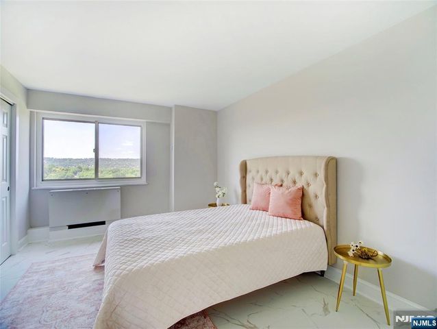 377 S Harrison Street 17F, East Orange, NJ 07018