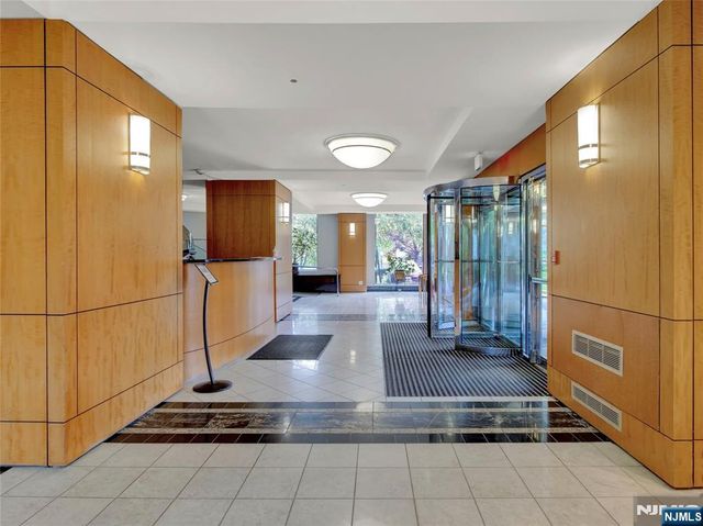 377 S Harrison Street 17F, East Orange, NJ 07018