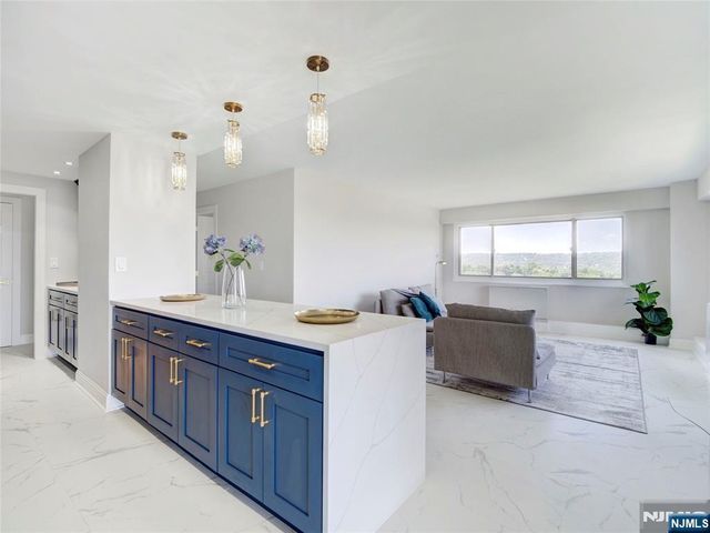 377 S Harrison Street 17F, East Orange, NJ 07018