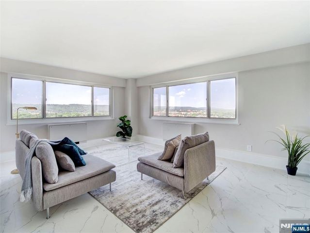 377 S Harrison Street 17F, East Orange, NJ 07018