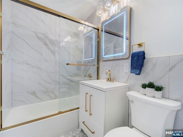 377 S Harrison Street 17F, East Orange, NJ 07018