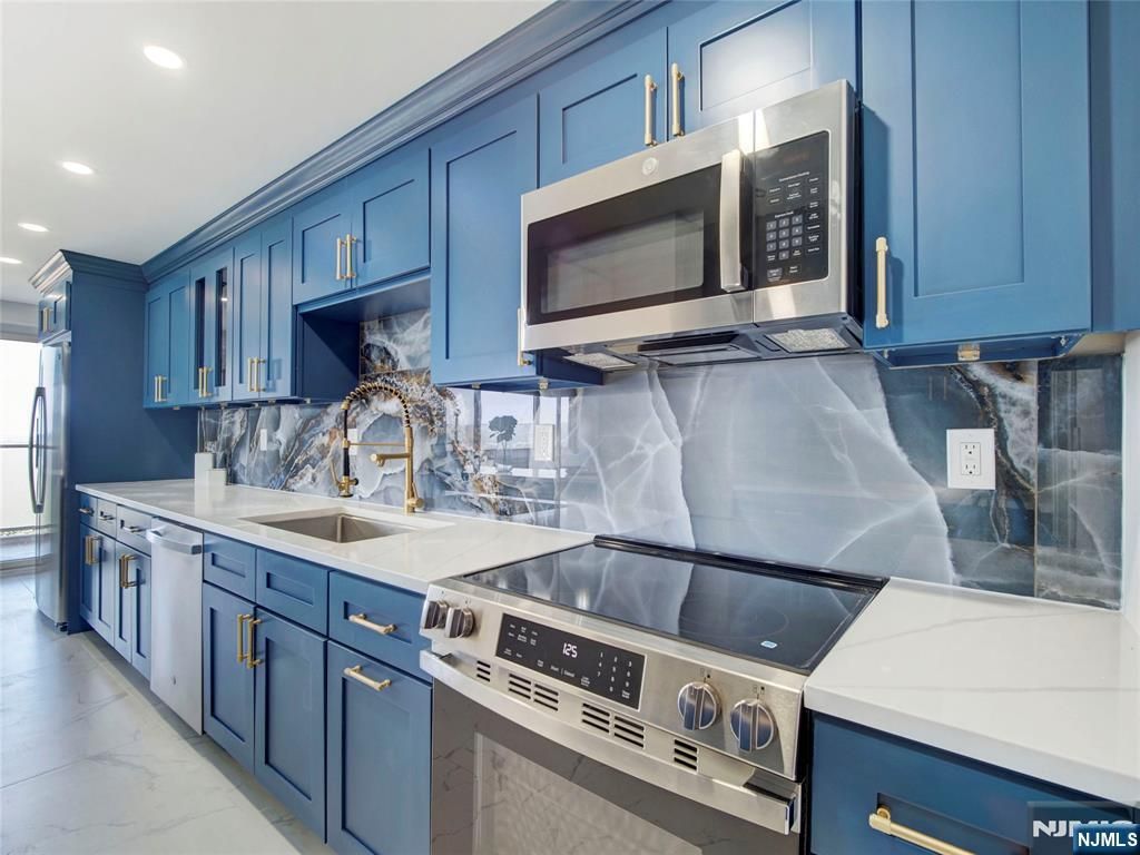 377 S Harrison Street 17F, East Orange, NJ 07018