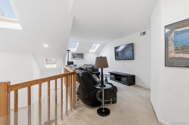 8 Hudson Watch Drive, Ossining, NY 10562