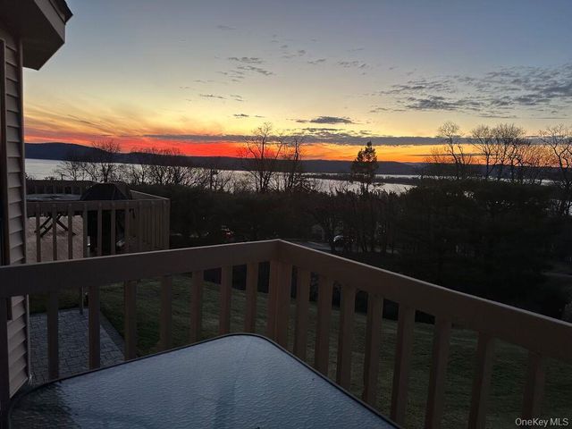 8 Hudson Watch Drive, Ossining, NY 10562