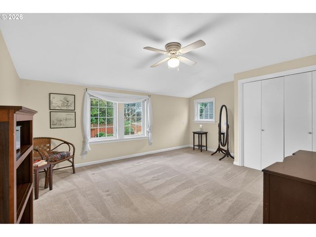 728 Ne ROYAL Ct, Portland, OR 97232