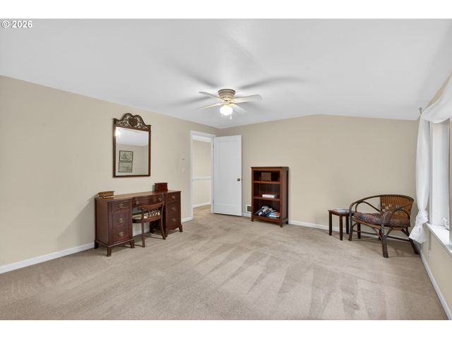 728 Ne ROYAL Ct, Portland, OR 97232