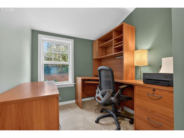 728 Ne ROYAL Ct, Portland, OR 97232