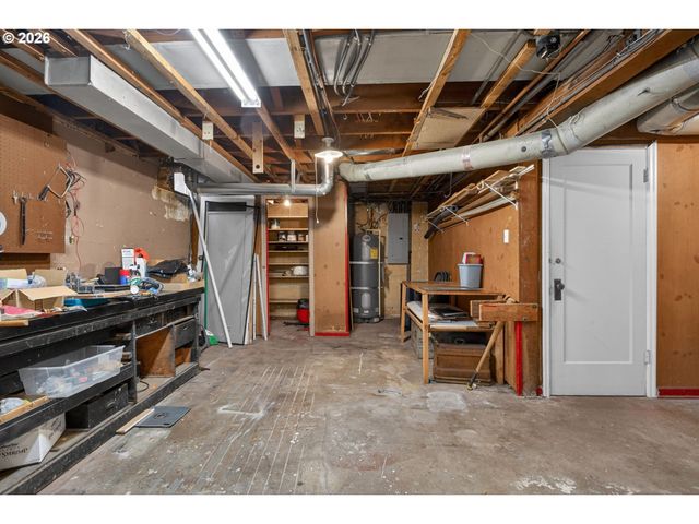 728 Ne ROYAL Ct, Portland, OR 97232