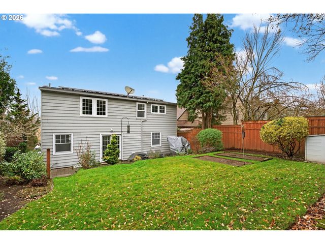 728 Ne ROYAL Ct, Portland, OR 97232