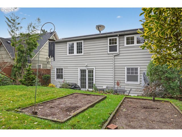 728 Ne ROYAL Ct, Portland, OR 97232