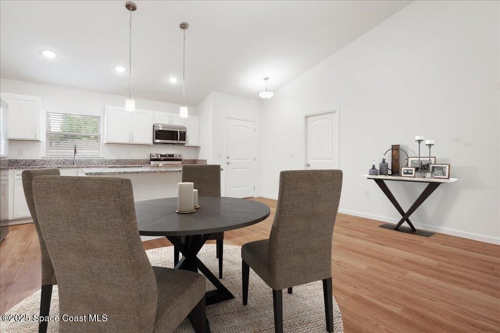 Image 8 of property listing at 419 Carpenter Avenue NW 14, Palm Bay, FL 32907