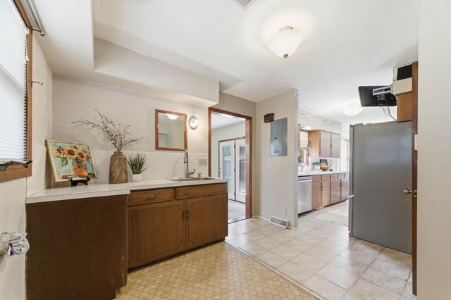 836 N Kessler St, Wichita, KS 67203