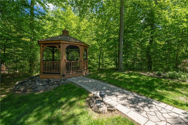 24 Whisper Creek Court, Greece, NY 14626