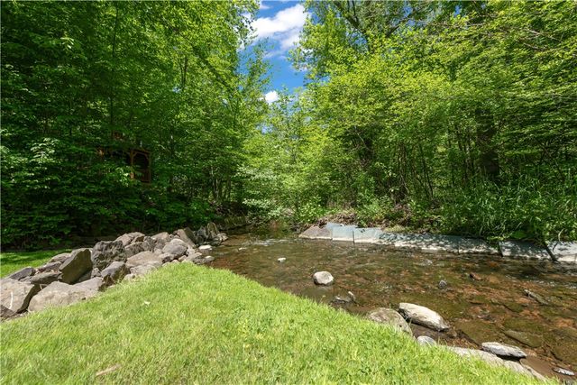 24 Whisper Creek Court, Greece, NY 14626