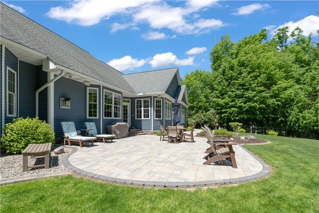 24 Whisper Creek Court, Greece, NY 14626