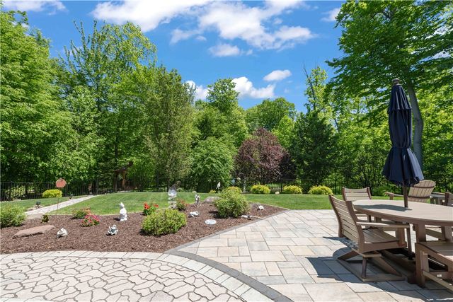 24 Whisper Creek Court, Greece, NY 14626