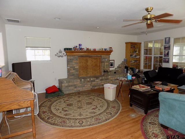 111 Laurel Lane, Holly Lake Ranch, TX 75765