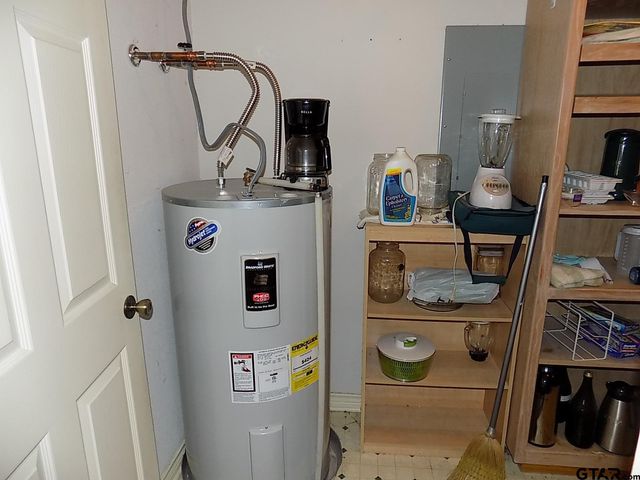 111 Laurel Lane, Holly Lake Ranch, TX 75765