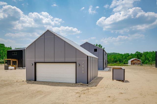 7400 Lake Solis Drive, Stevensville, MI 49127